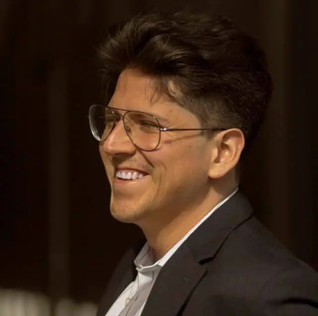 Reynaldo Enriquez — Founder, CEO Reynaldo Enriquez — Founder, CEO